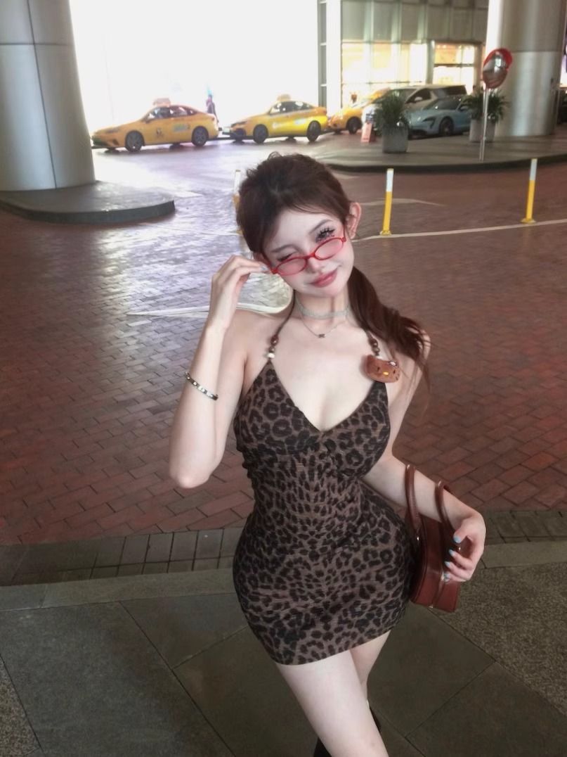 豹紋掛脖吊帶連衣裙女夏季甜辣妹緊身短裙純欲風性感收腰包臀裙子