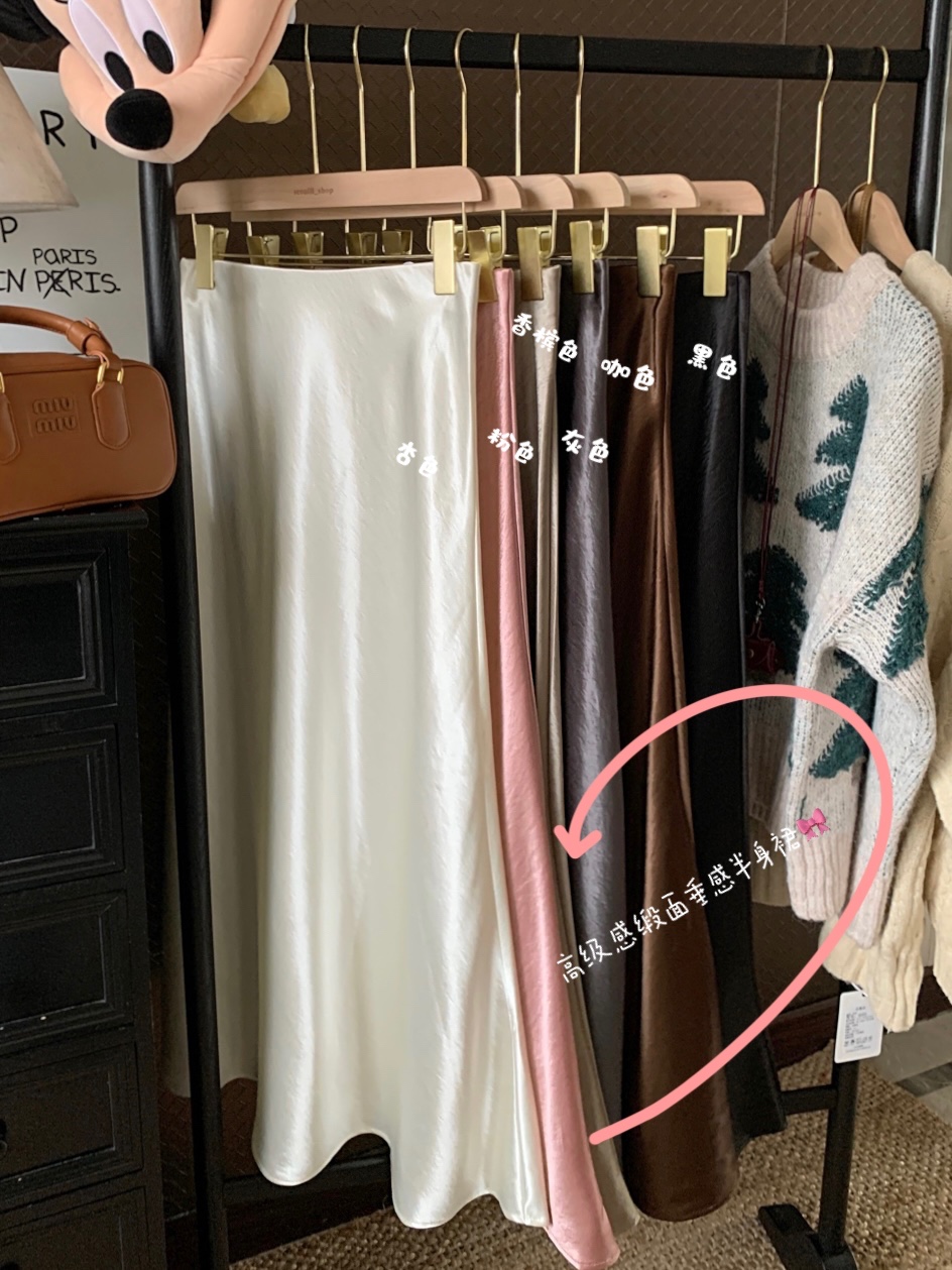 Real shot, a new high-end satin drooping high-waisted slim skirt in early spring