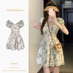 High-end outfit, small A-line short skirt, sexy black ears, V-neck puff sleeves, waist-hugging and slimming floral dress