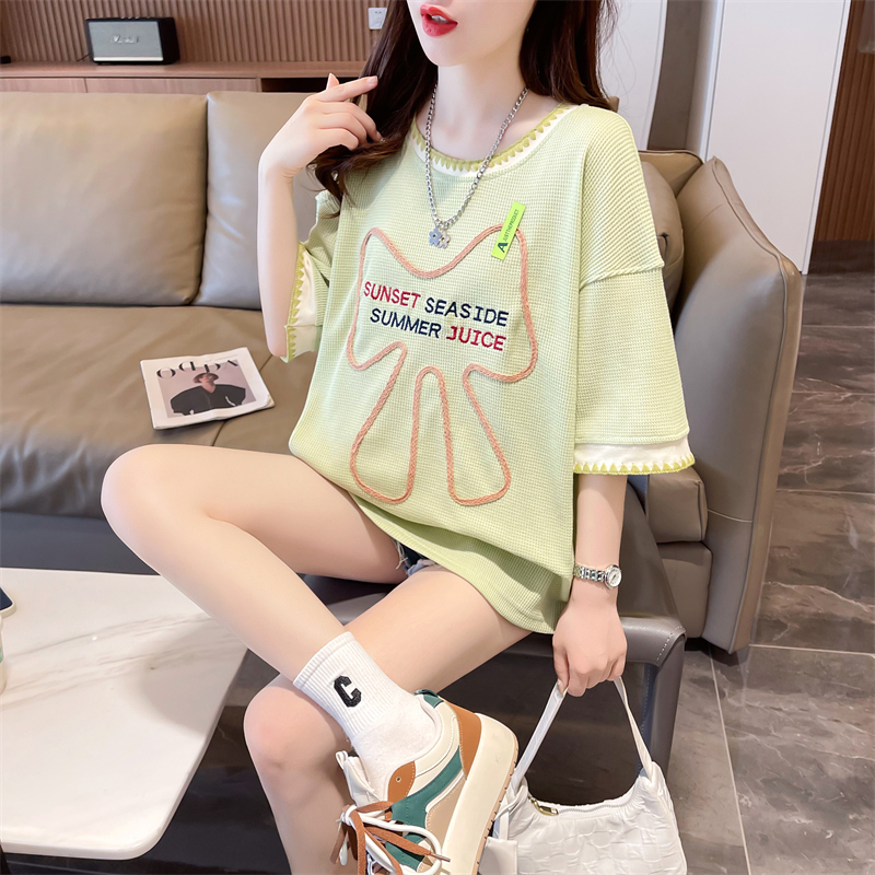 First shot of the waffle back collar Korean version of short-sleeved embroidered contrasting short-sleeved T-shirt for women