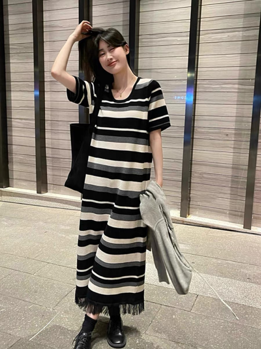 Temperature tassel design striped knitted dress Spring and autumn new loose slim round neck short sleeve mid-length skirt