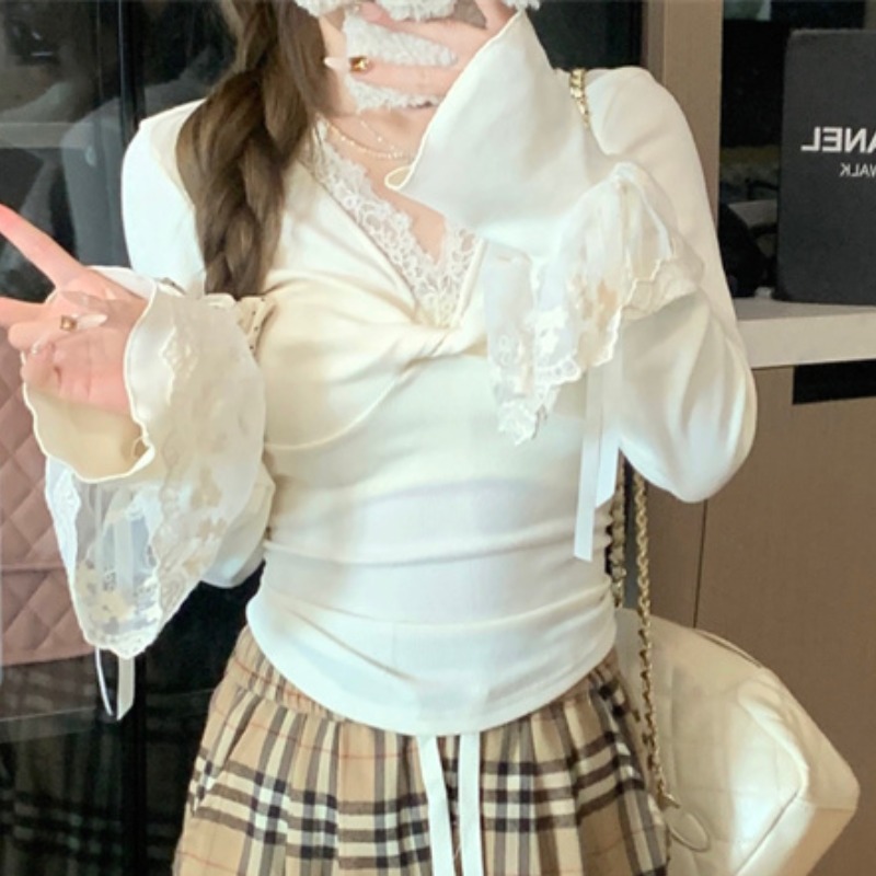 V-neck small top for women with beautiful flared sleeves bottoming shirt autumn and winter style lace spliced ​​T-shirt inside