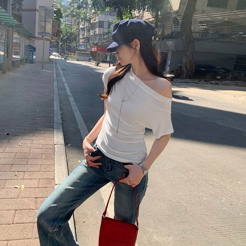 Real photo French one-shoulder off-shoulder short-sleeved T-shirt for women's summer 2025 new slim hot girl temperament off-shoulder top