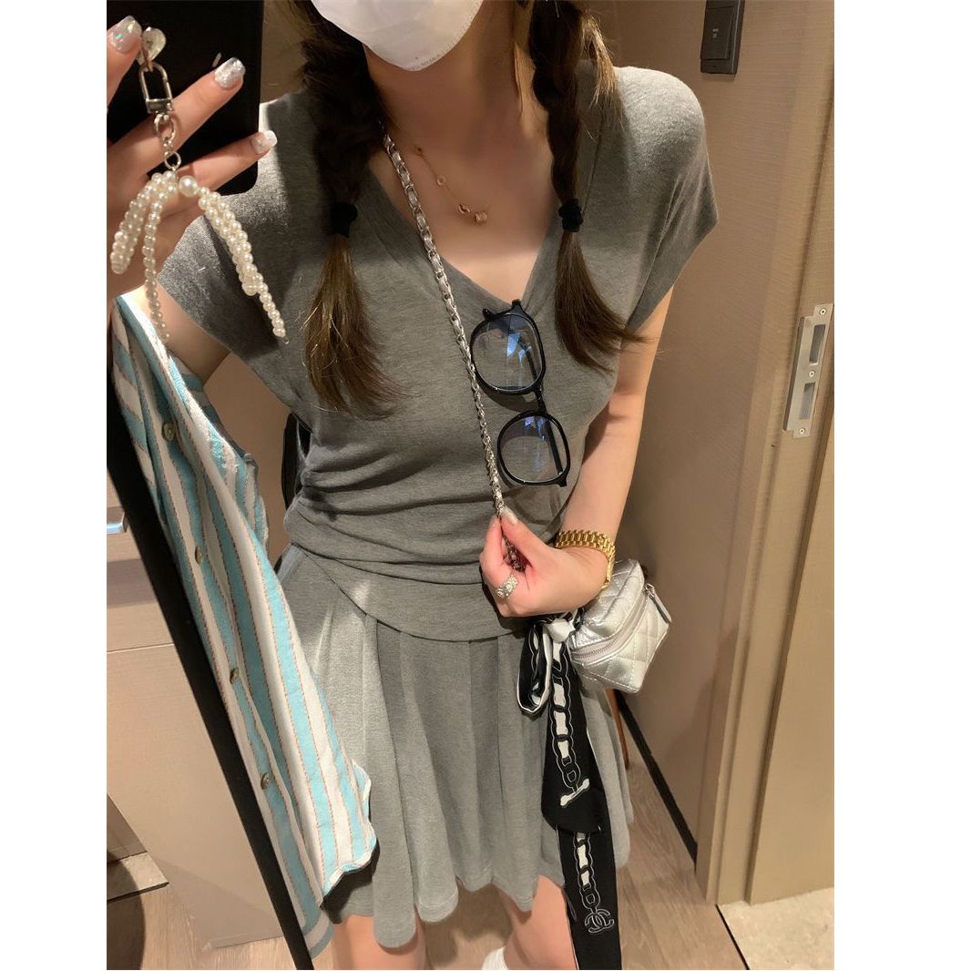 2025灰色T恤半身裙套裝女夏收腰修身顯瘦上衣短款百褶裙兩件套潮