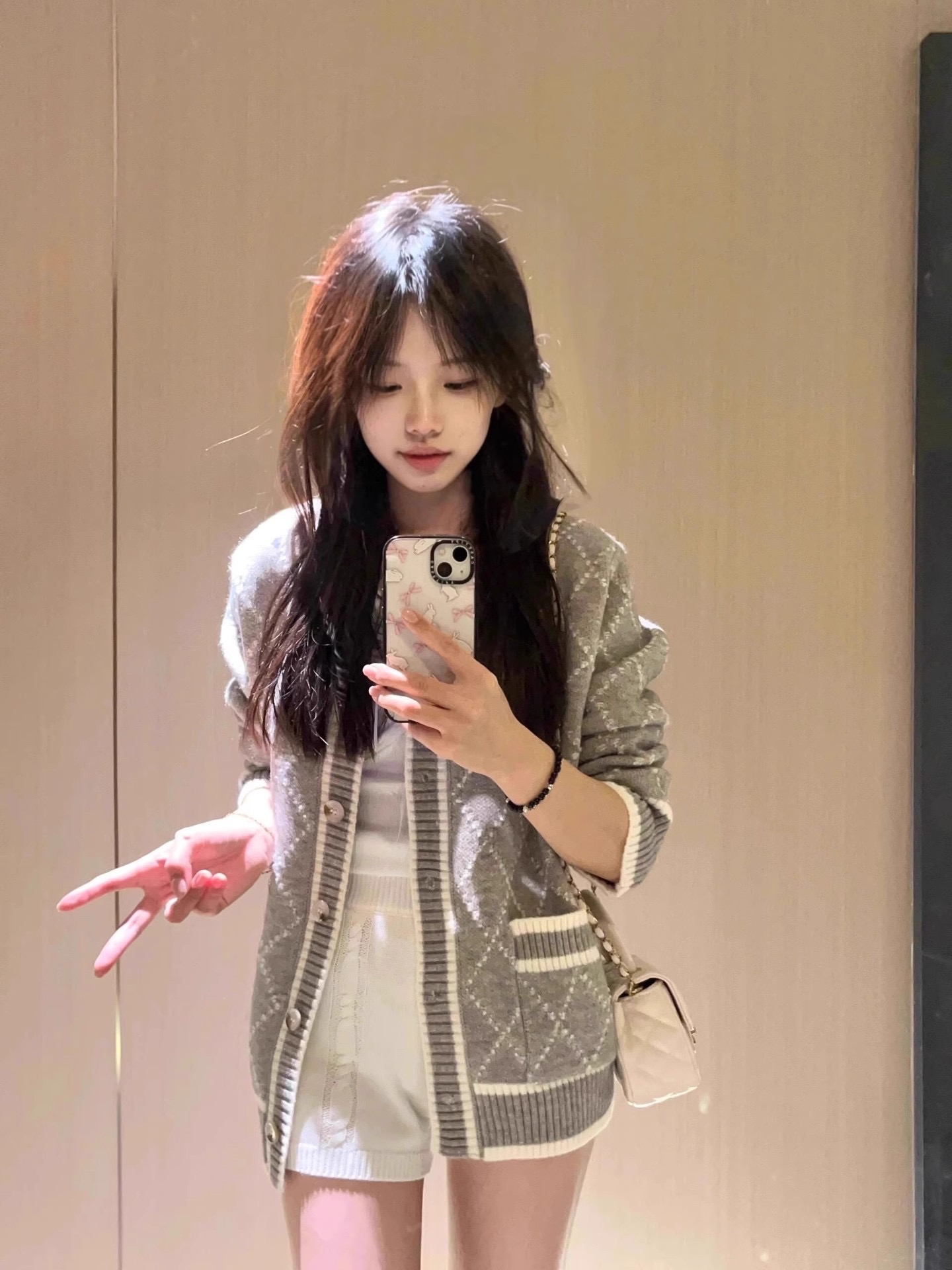 Design sense diamond sweater jacket for women in spring and autumn Korean gray lazy high-end mid-length spring knitted cardigan