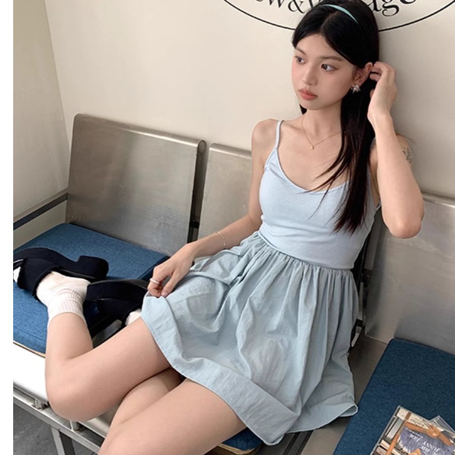 簡約休閒小個子露背吊帶連衣裙女夏季海邊度假收腰顯瘦A字短裙子