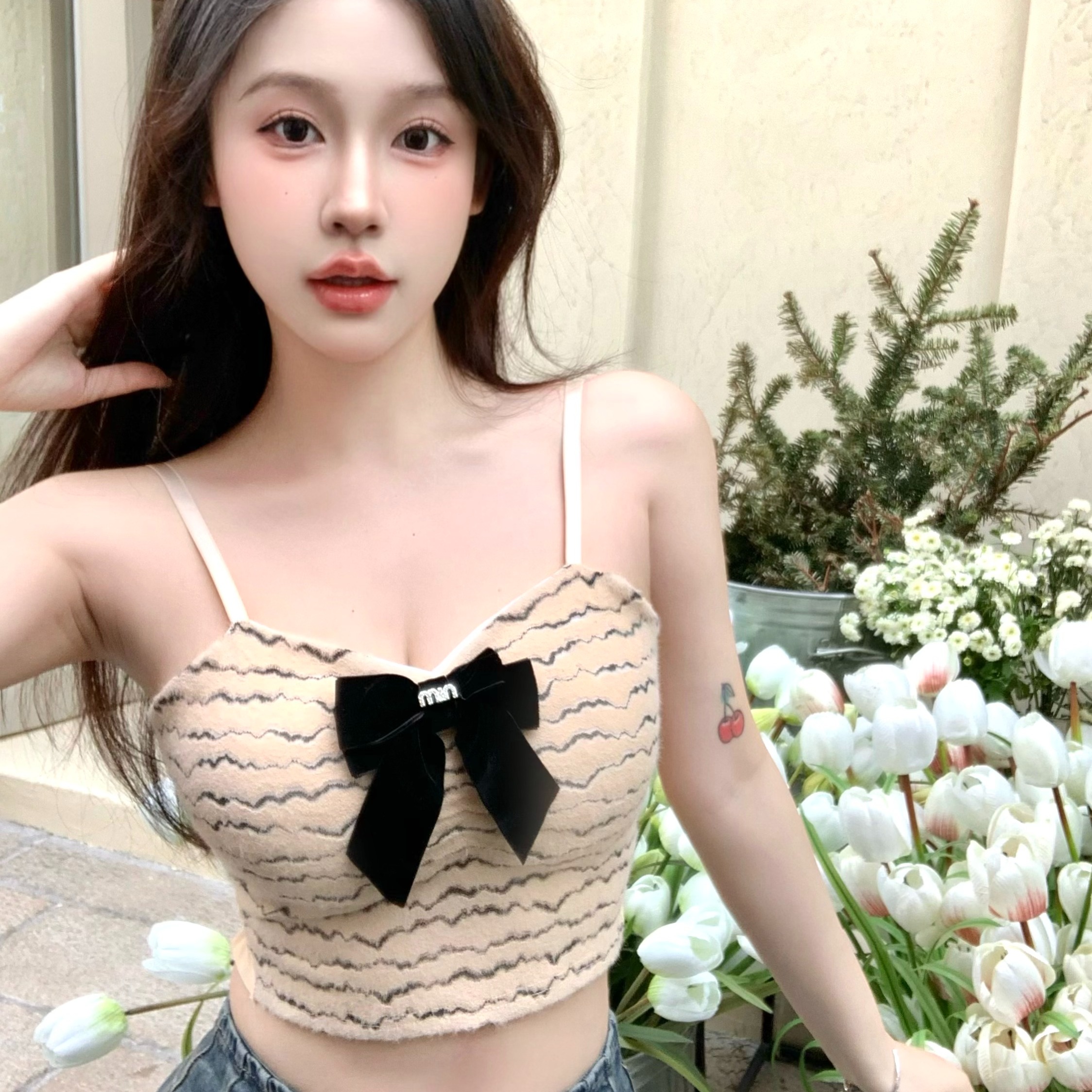 New spring style fashionable spliced ​​lace short strap suspender base V-neck slim vest top for women