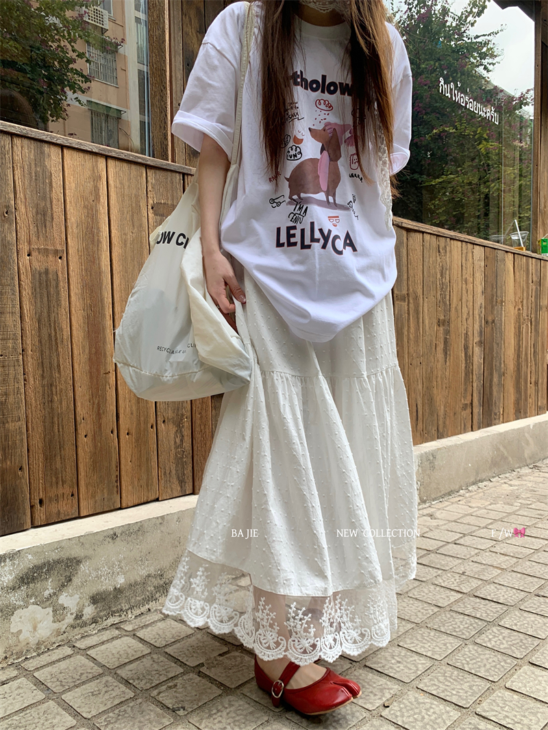 Real shot Korean version of cartoon printed dog lazy style T-shirt + high-waisted heavy-work lace spliced ​​half-body skirt