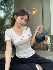 Real shot of the new spring sweet long-sleeved round-neck floral pullover T-shirt slim and versatile short-sleeved T-shirt