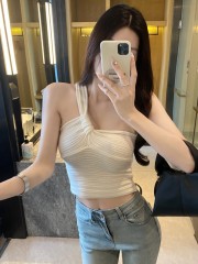 實拍夏季新款設計感扭結斜肩辣妹無袖純欲緊身短款小個子吊帶