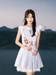 甜美風藍格子飛袖蕾絲蓬蓬連衣裙短款收腰顯瘦玫瑰小個子夏新