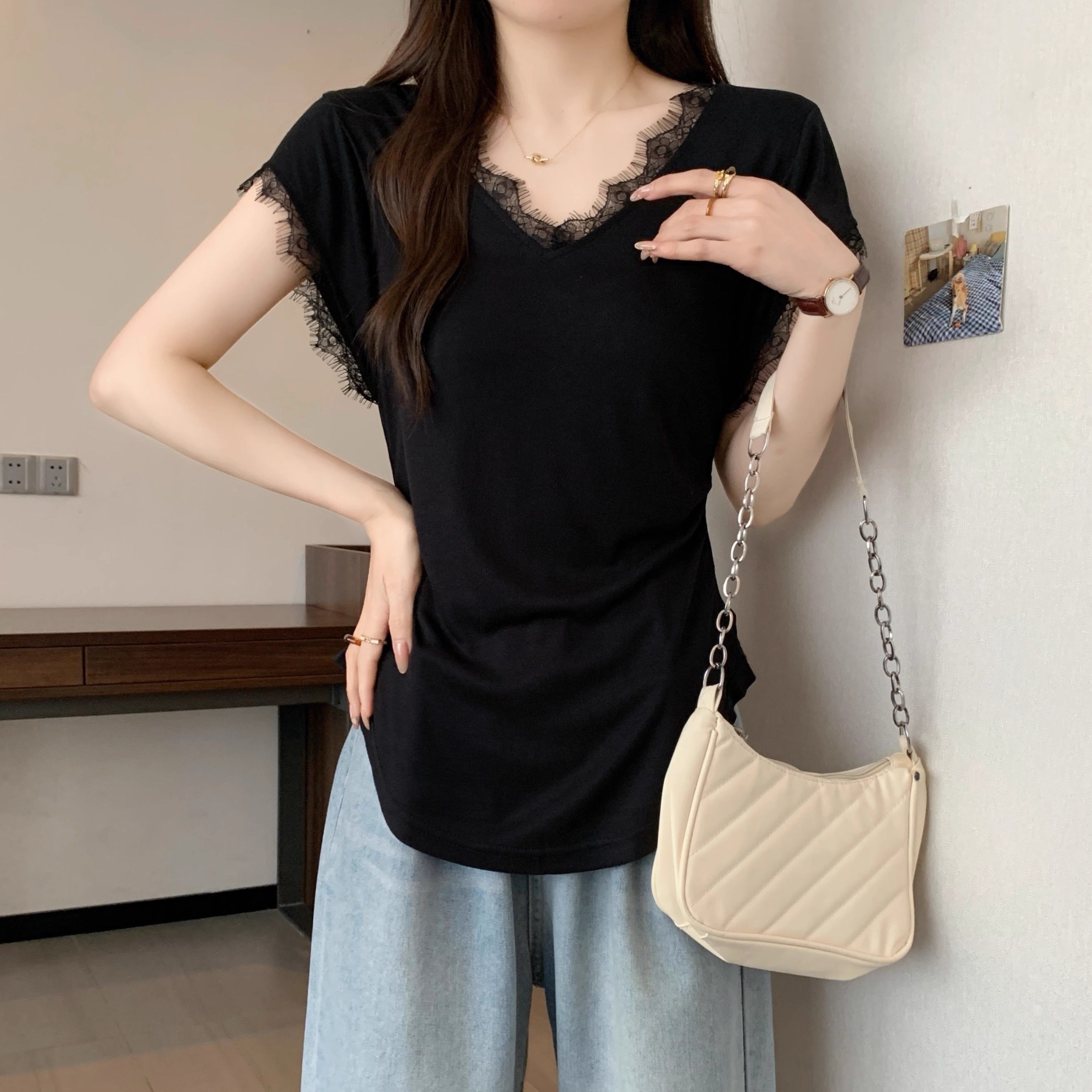 深V蕾絲拼接T恤女夏薄款2025寬鬆白t打底衫設計感上衣短袖