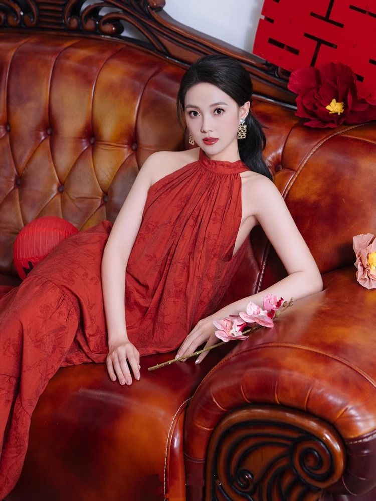 新中式復古紅色印花掛脖連衣裙晨袍女新娘結婚拍照禮服長裙顯瘦
