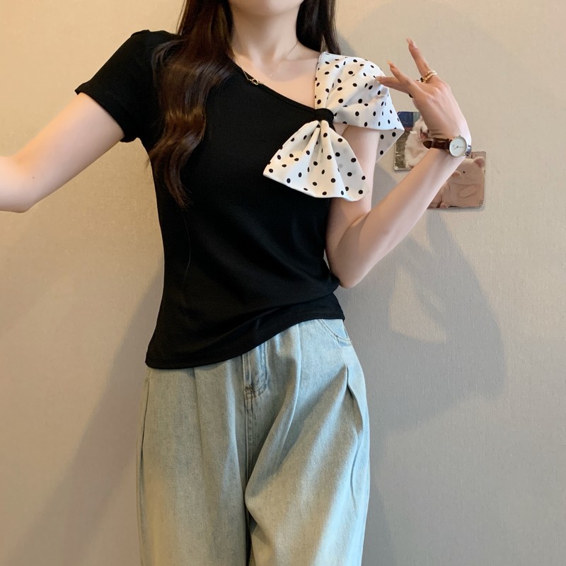 實拍 春夏新款法式時尚波點斜領露肩小個子獨特漂亮短款上衣