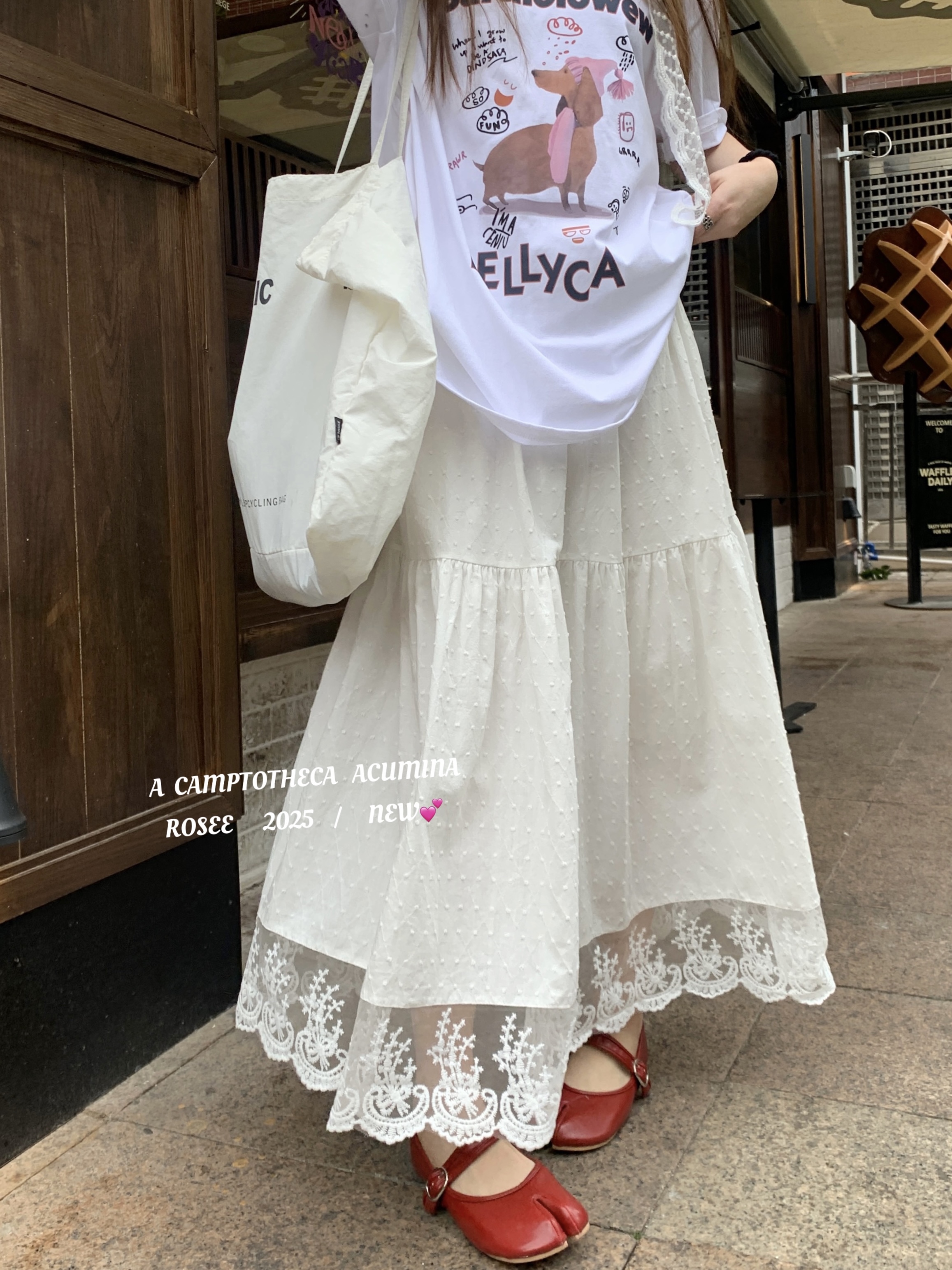Real shot Korean version of cartoon printed dog lazy style T-shirt + high-waisted heavy-work lace spliced ​​half-body skirt
