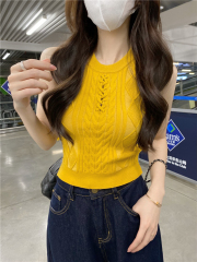 Real shot of twisted strap knitted suspender vest slim fit inner design hot girl short top wearing outside