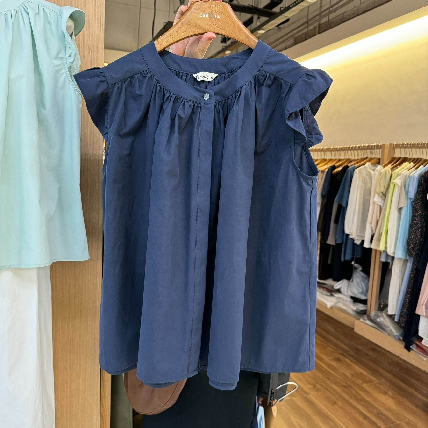 Korean-style age-defying solid-color stylish flutter sleeve women's shirt 2025 summer new loose matchable slimming backless top upper garment