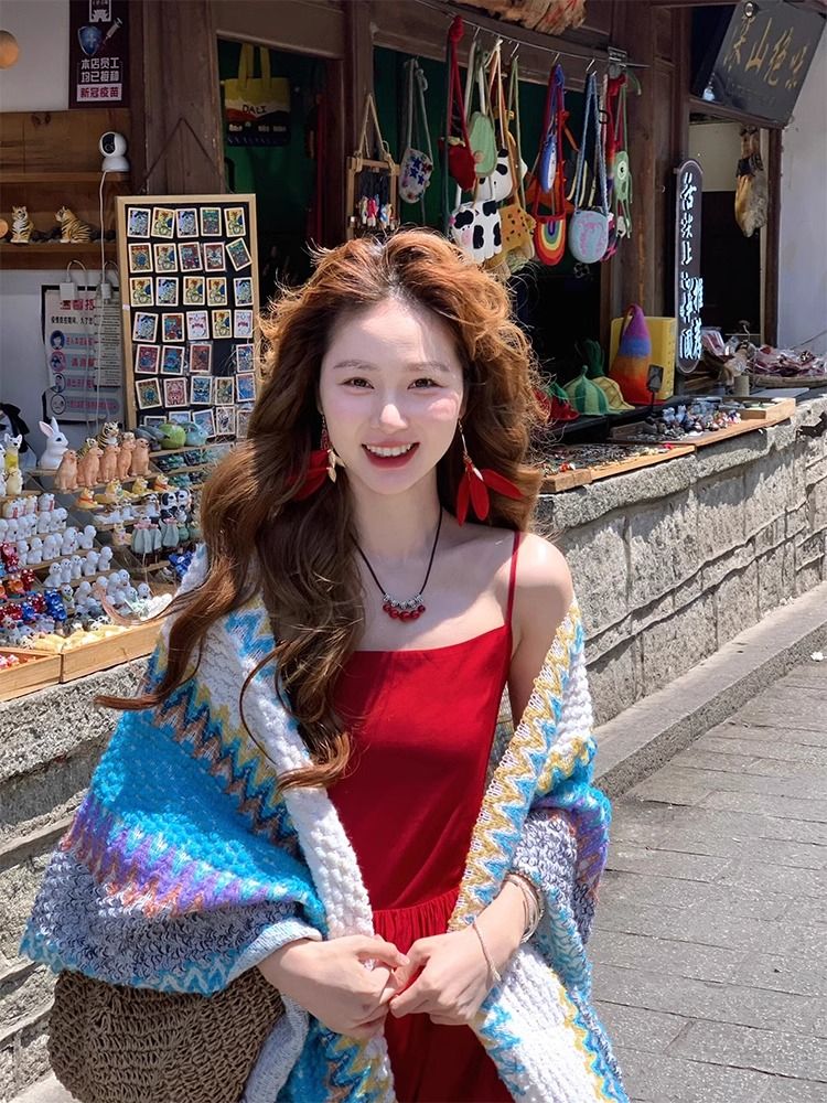 雲南大理穿搭法式紅色吊帶連衣裙女性感露背適合海邊度假拍照裙子