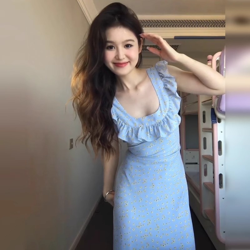 韓系小飛袖氣質碎花吊帶連衣裙子女夏季2025新款海邊度假收腰長裙