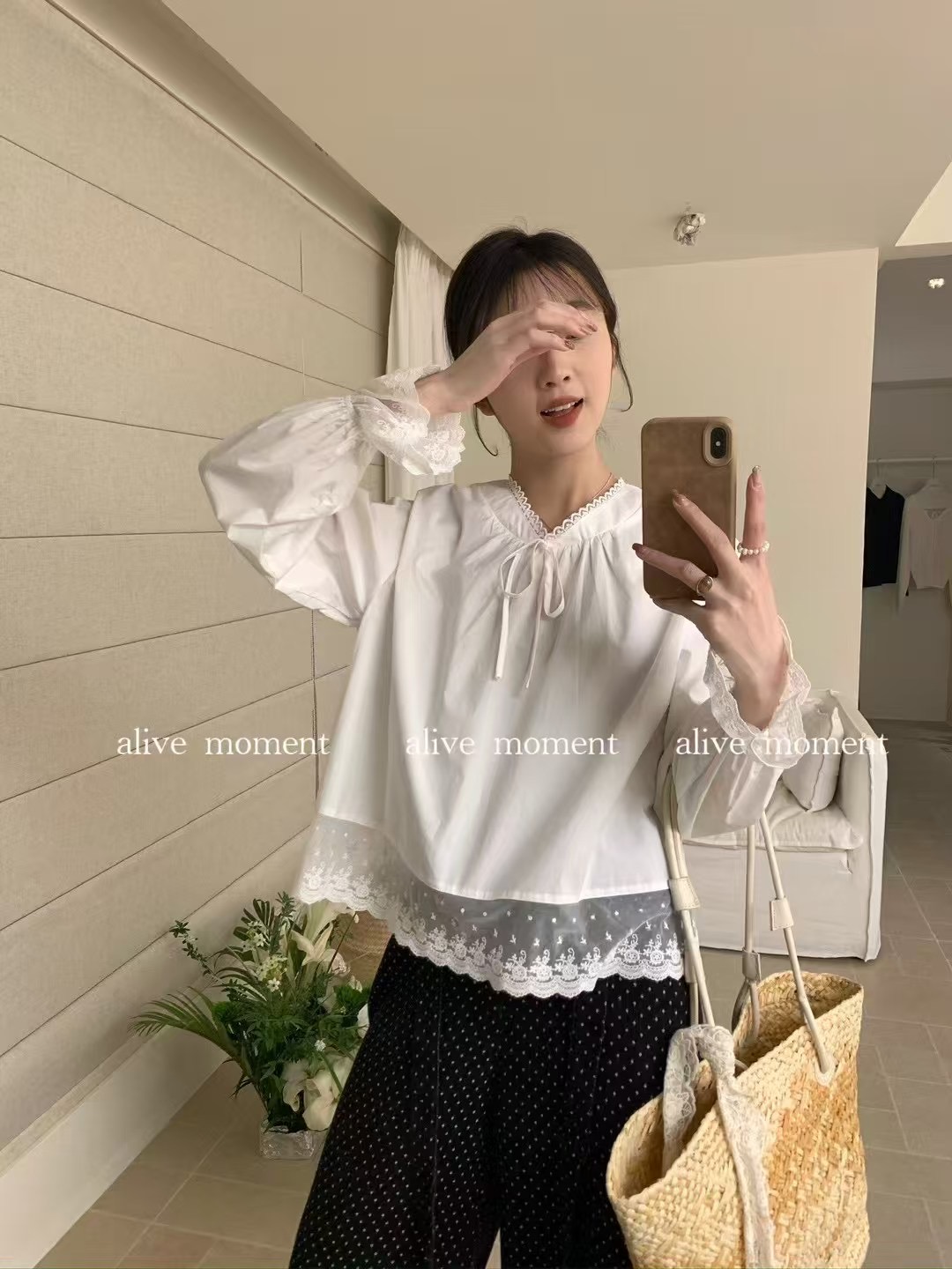 法式溫柔風蕾絲拼接長袖襯衫女春季超火ins疊穿寬鬆襯衣減齡上衣
