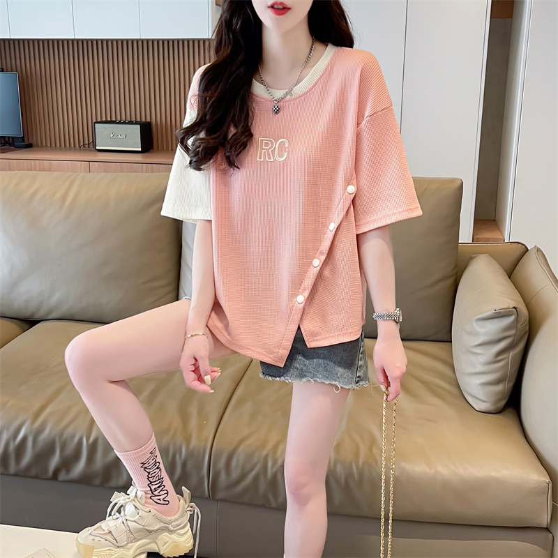 First shot of waffle contrasting color slit short-sleeved T-shirt for women's design niche versatile top