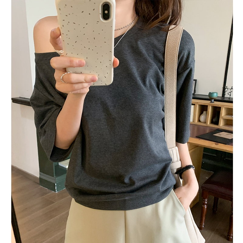 Short-sleeved T-shirt for women 2025 summer new high-end T-shirt pure and niche design revealing off-shoulder top