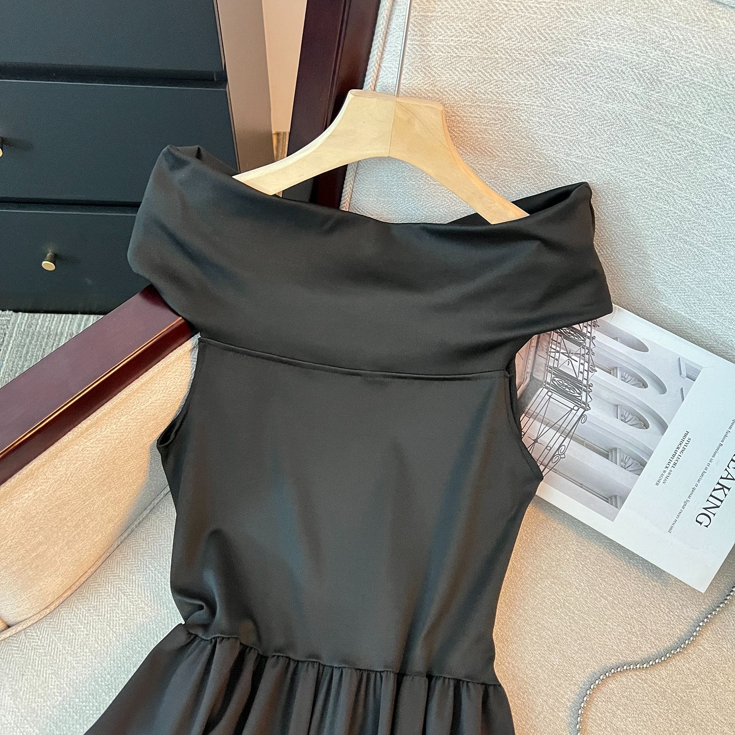 Two black one-shoulder dress for women 2025 high-end temperament off-shoulder waist-hugging long skirt strapless skirt