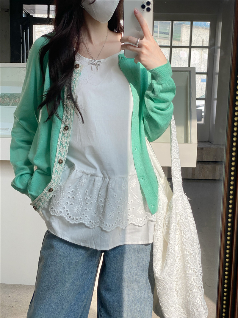 Real shot Korean long-sleeved knitted cardigan looks slim and lace spliced ​​temperament top for women's chic