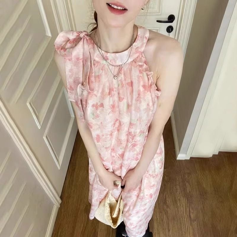 法式粉色掛脖吊帶連衣裙子女夏季2025新款小個子海邊度假碎花長裙