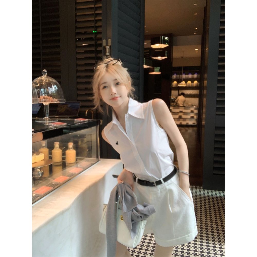 Korean version of white embroidered polo collar sleeveless shirt for women in summer waist-hugging niche shirt casual chic top