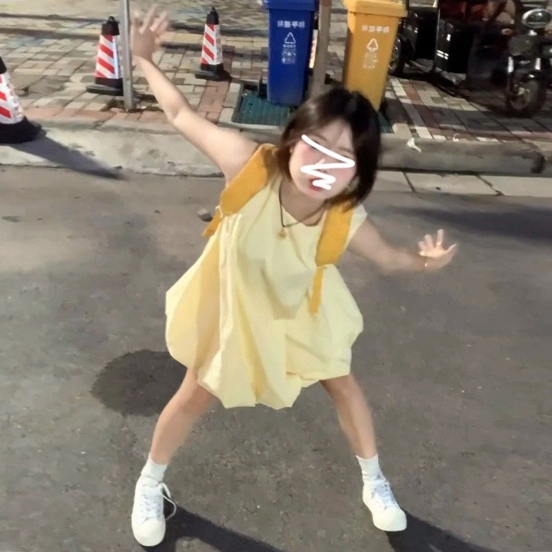 Creamy yellow sleeveless vest bud dress for women in summer new small person sweet vacation style puffy short skirt