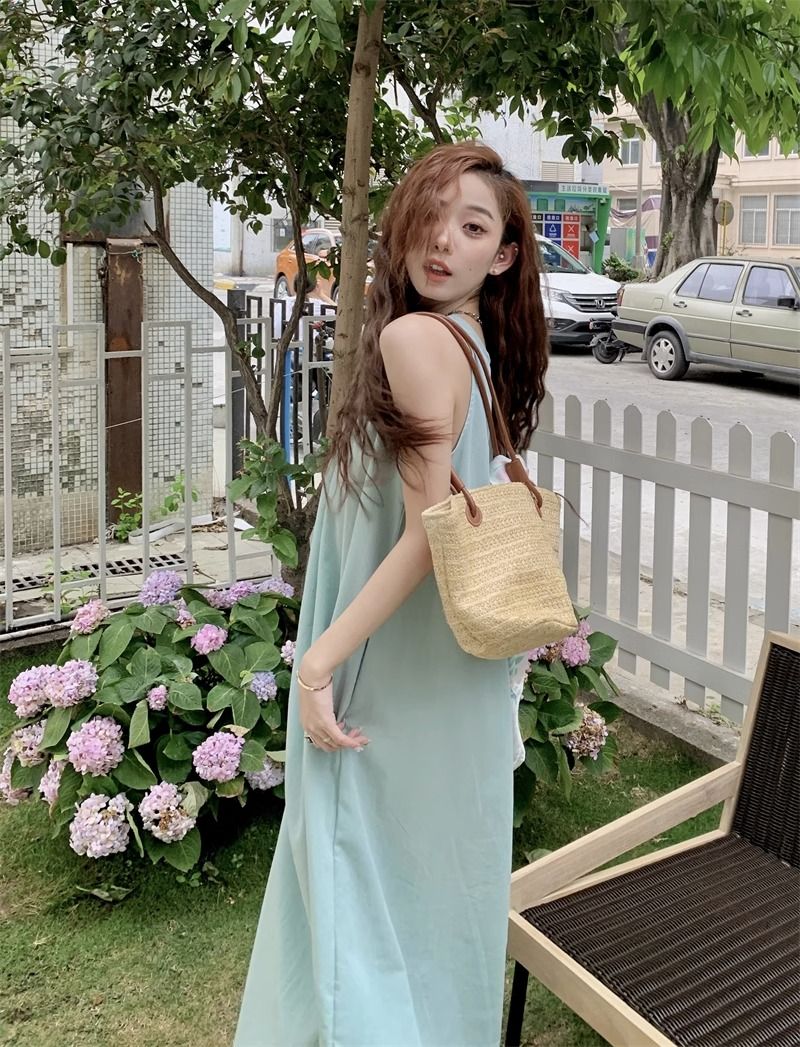 French backless sleeveless vest dress for women, summer niche design, neck halter long skirt texture high-end