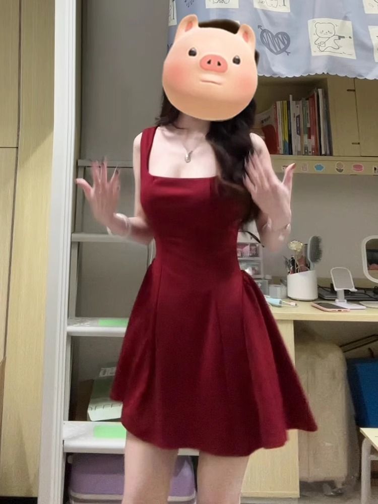 2025新款小個子法式紅色吊帶連衣裙子夏季女裝御姐風性感收腰短裙