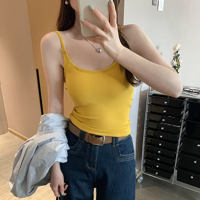 Real photo of hot girl with breast pad slim-fitting suspender for women in summer 2025 wearing sleeveless base top outside and sleeveless top