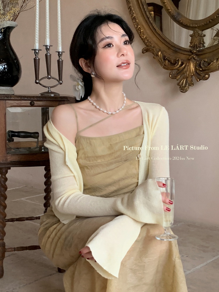 2025 summer new Korean version design sense irregular ruffled suspender top niche pure pleated shirt for women