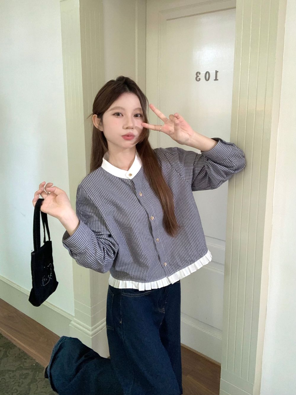 Real shot of niche design contrasting striped shirt 2025 spring round neck short versatile top for women