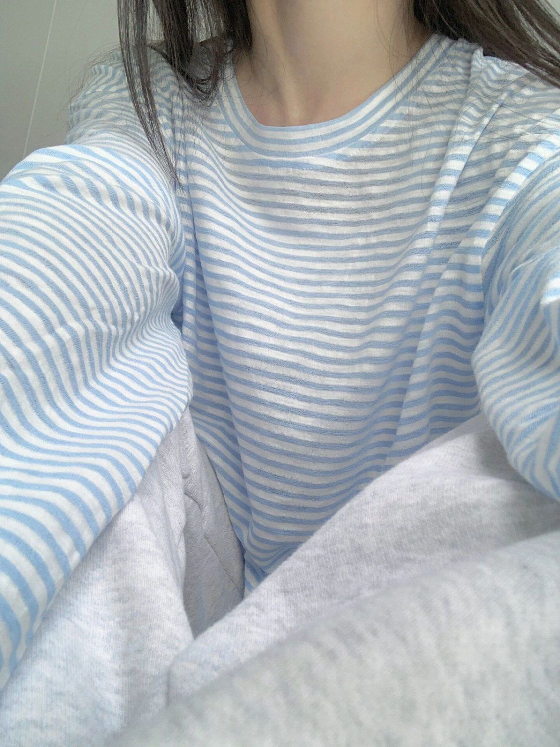 Blue striped long-sleeved T-shirt for women in autumn 2025 new loose slim base shirt small lazy style top