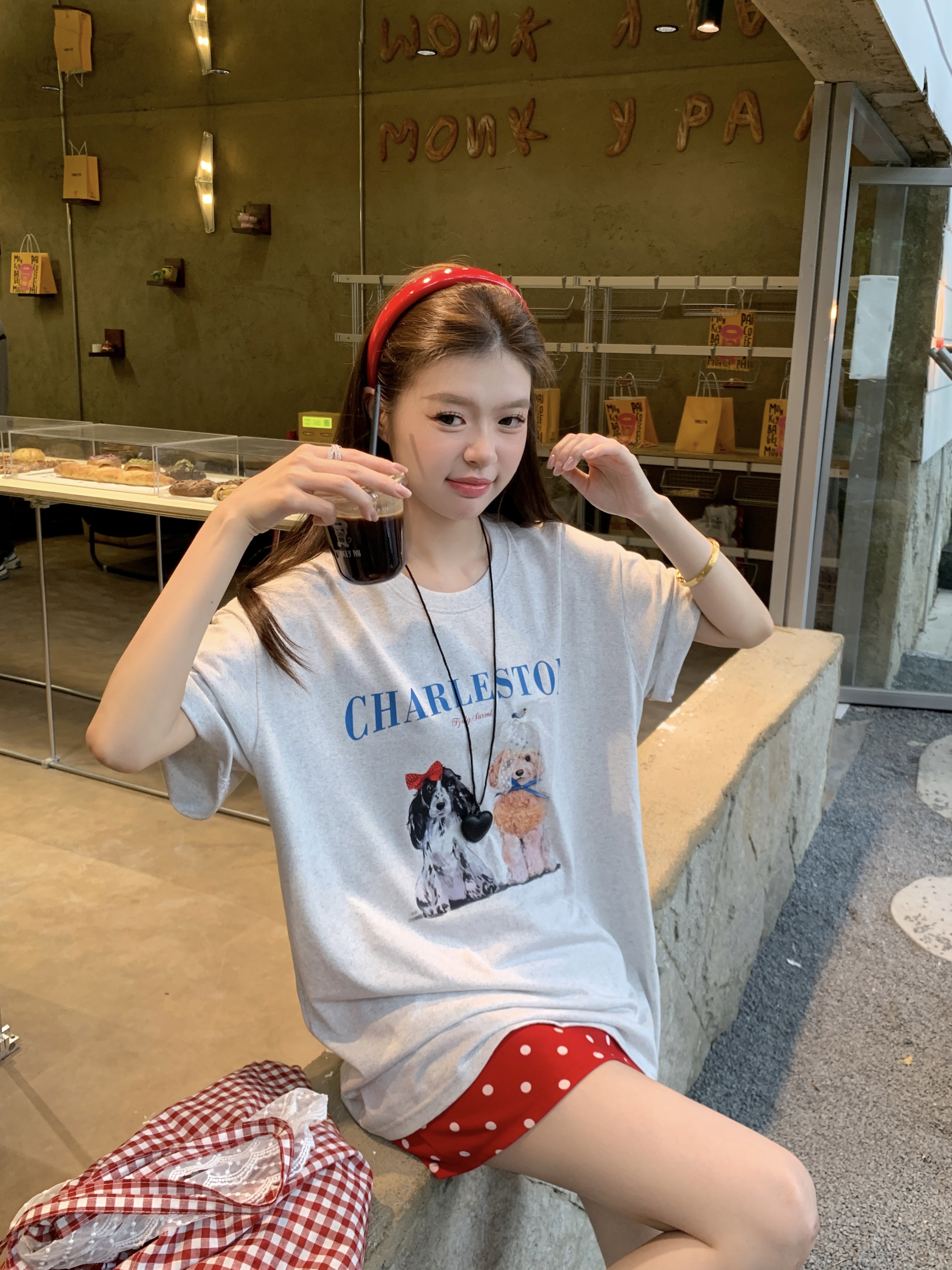 Real shot, new Korean version, sweet and age-reducing cartoon, cute dog, loose and versatile, lazy style T-shirt top for women