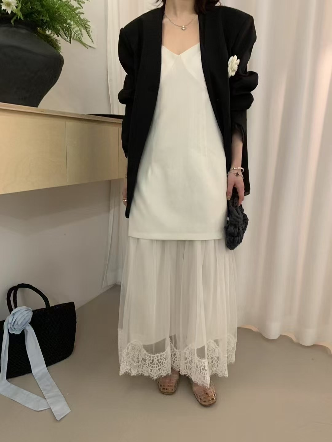 茶歇法式拼接吊帶連衣裙女無袖內搭氣質中長裙子2025春夏新款