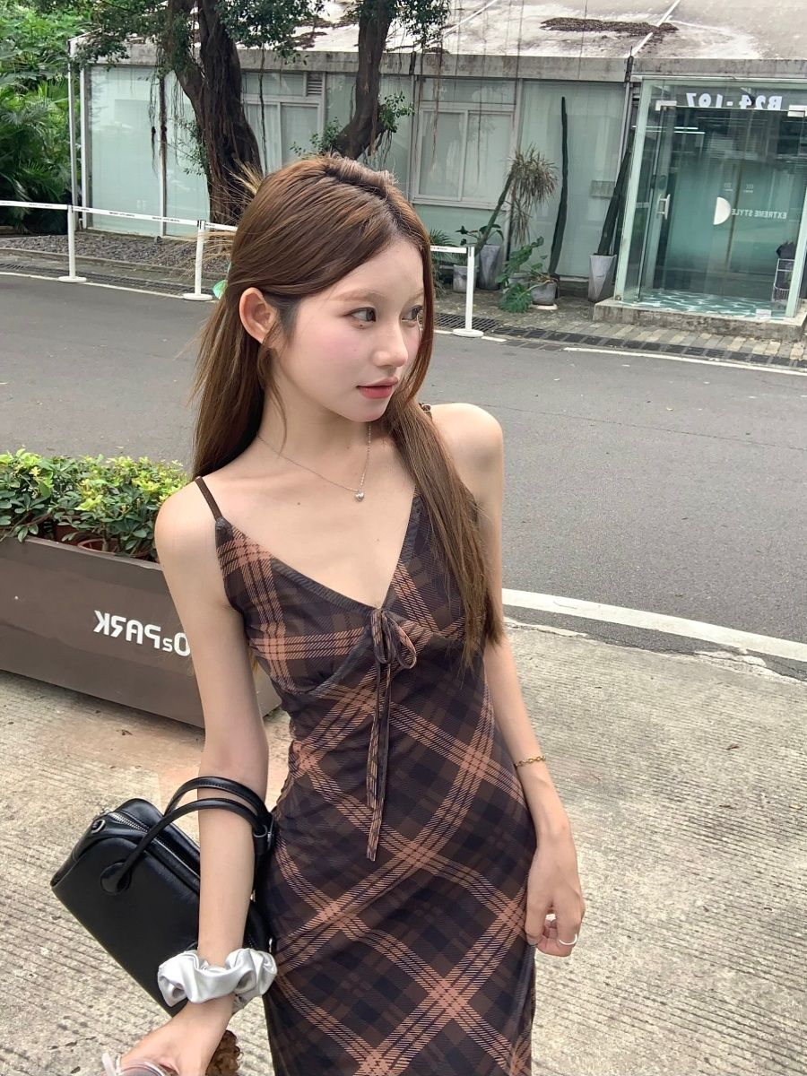 設計感復古菱格網紗吊帶連衣裙女春季2025新款收腰顯瘦時尚長裙子