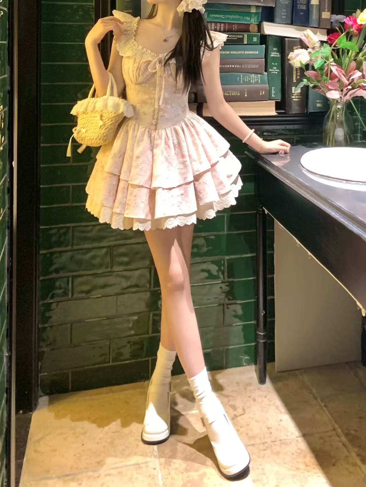 櫻織花翎甜美小飛袖溫柔碎花收腰連衣短裙加胸墊後背鬆緊帶