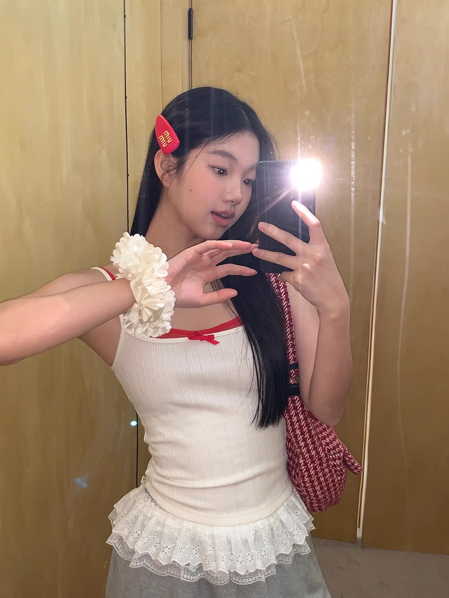 Red Man Pavilion suspender vest for women in spring, white hot girl sexy short beautiful back fake two-piece sleeveless top for women