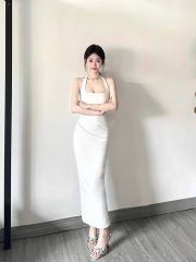 法式方領白色掛脖吊帶連衣裙子女收腰氣質高級感修身度假長裙夏季