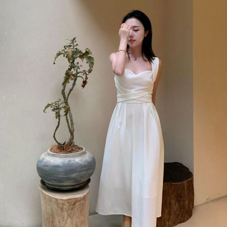 法式V領露背交叉綁帶吊帶連衣裙女夏海邊度假氣質溫柔風掛脖長裙