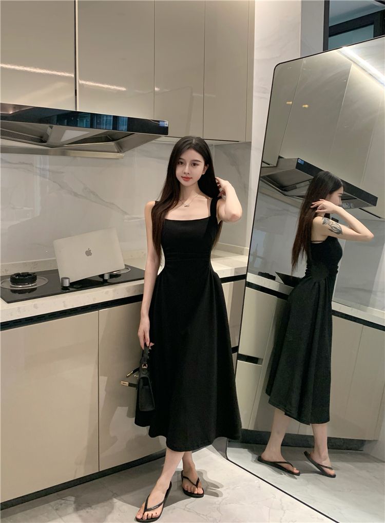 French square collar black and white suspender dress for women in summer temperament, slim and waist-hugging A-line long skirt