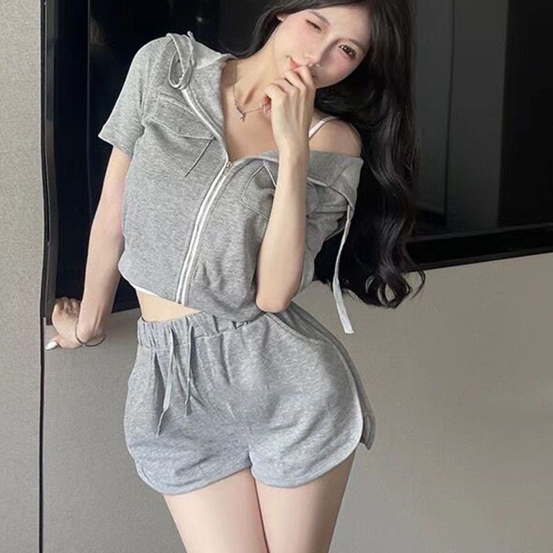 Zipper hooded sweatshirt pure and lustful suit for women new top hooded sweatshirt age-reducing casual shorts two-piece set