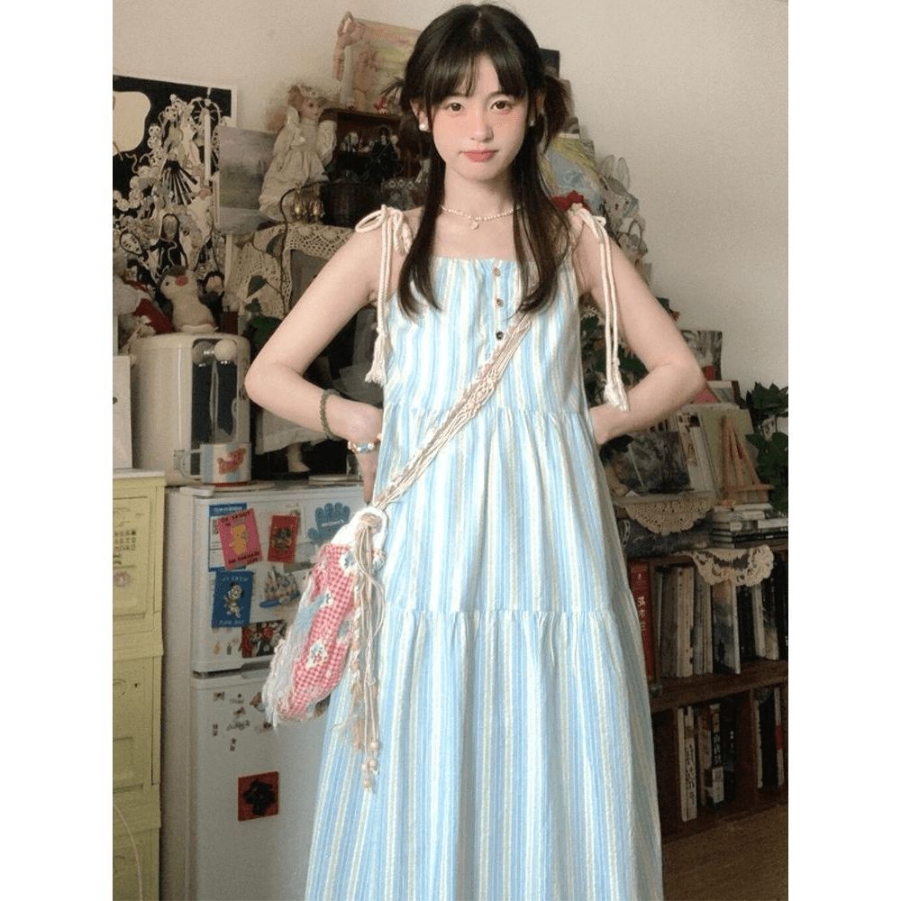 Niche vacation style neck halter dress for women in summer new retro loose exterior style large skirt trendy