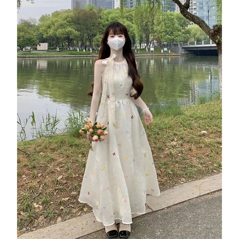 法式溫柔小清新碎花蝴蝶結長裙小眾洋氣性感甜美設計感掛脖連衣裙