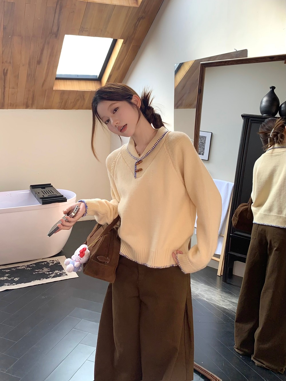 Real shot French gentle doll collar horn buckle sweater contrast color spliced ​​loose soft sweater