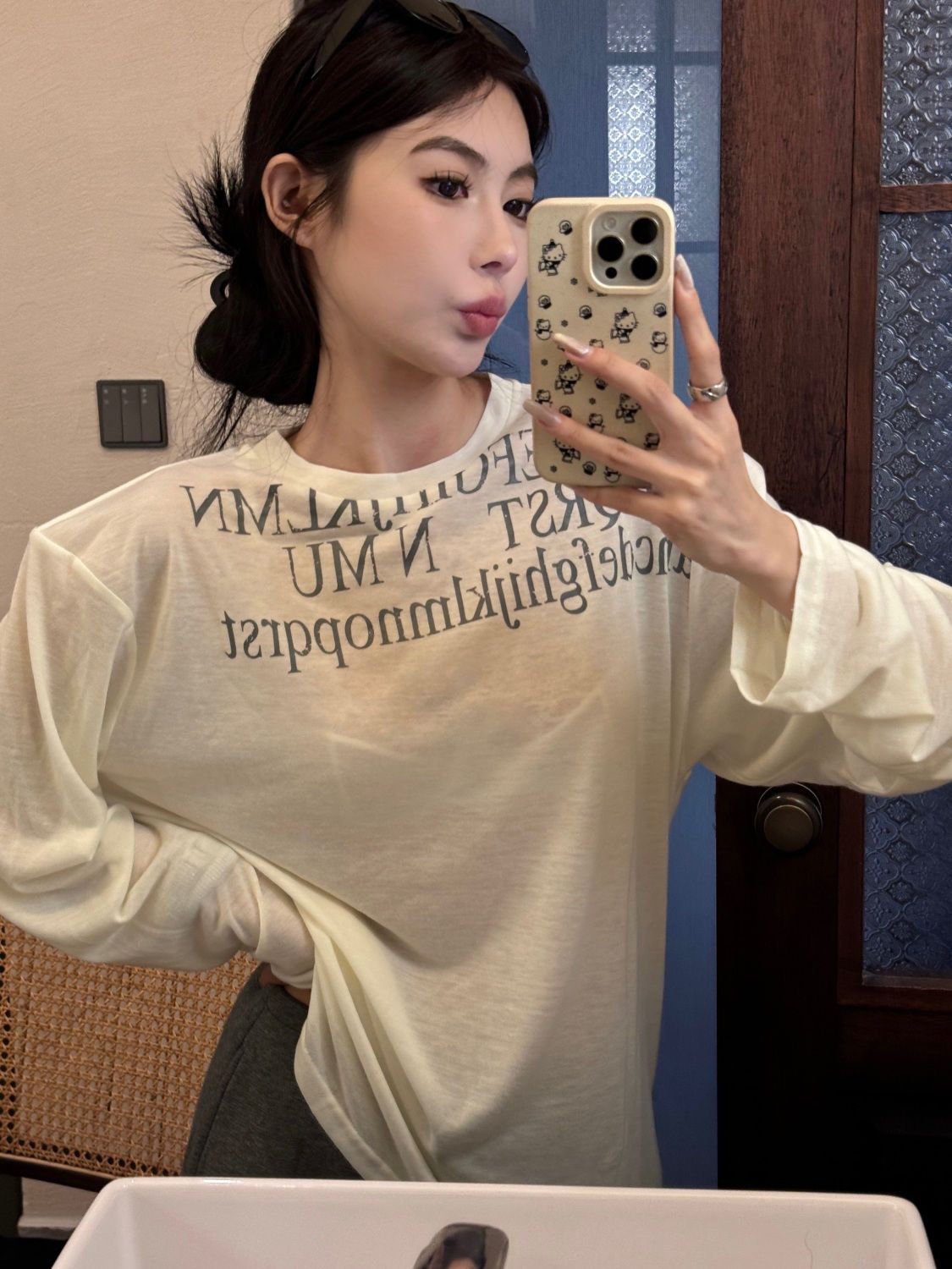 Mid-length letter printed round neck long-sleeved T-shirt for women in summer loose niche hottie casual white versatile top